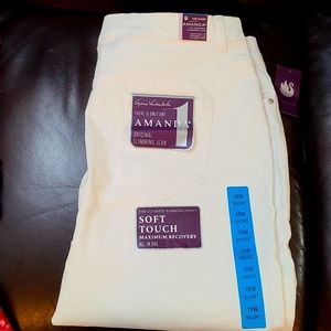 NWT-- Gloria Vanderbilt Amanda Jeans - size 18W Short, white